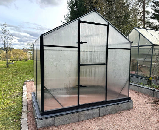 Kasvihuone Sanus L-3 MUSTA- 3,3 m² 6 mm kennolevy
