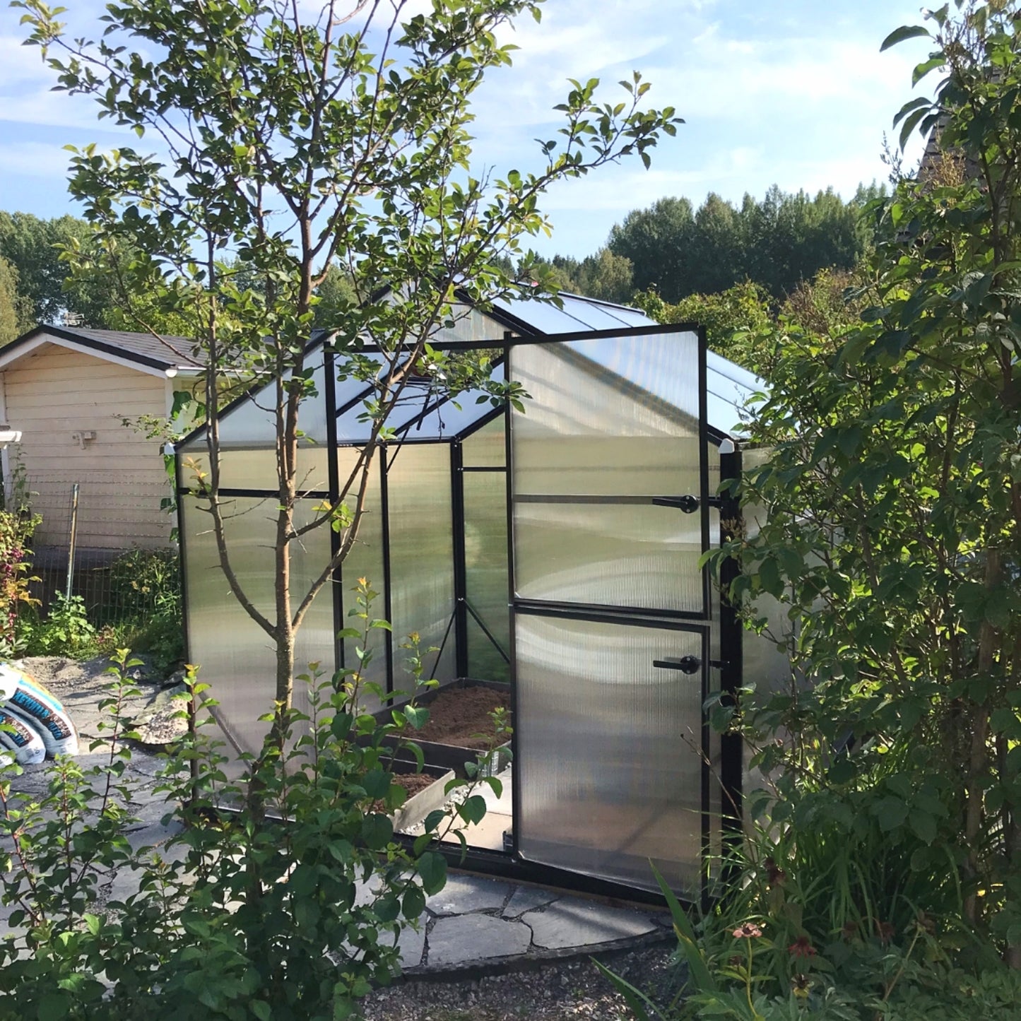 Kasvihuone Sanus L-5 4,8 m² 6 mm kennolevy MUSTA RUNKO